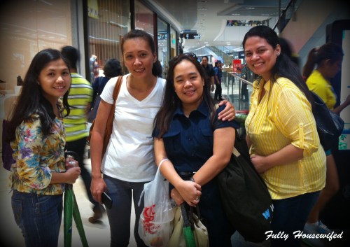 Mommy Bloggers Philippines founder, Lani Lyutz (2nd from right) with fellow mommy bloggers.