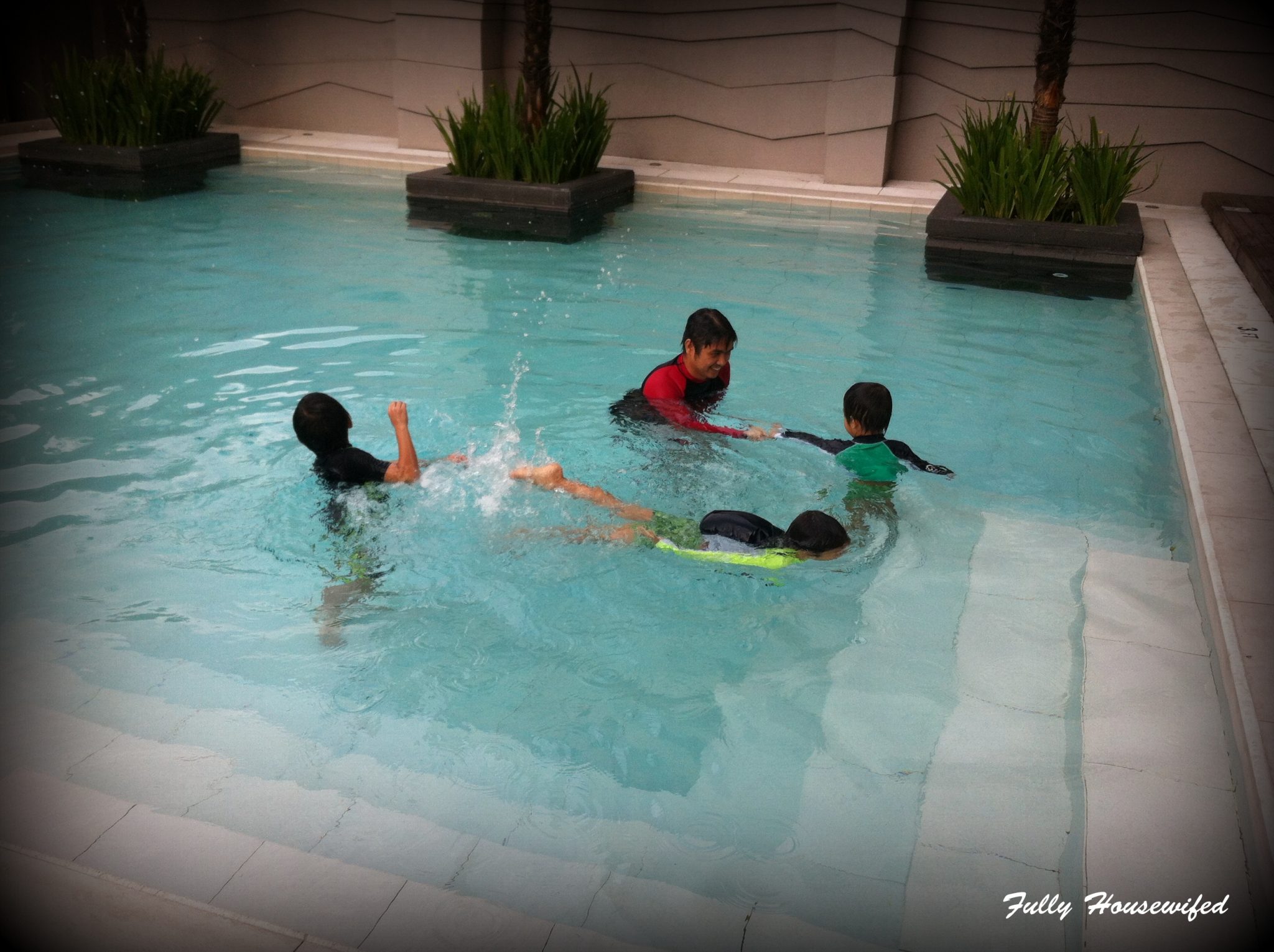 kids-in-pool